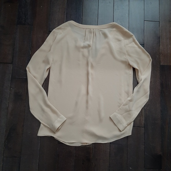 Aritzia Babaton Silk Button up blouse size small - Picture 5 of 5